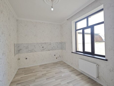 5 otaqlı həyət evi/bağ evi - Qaraçuxur q. - 140 m²