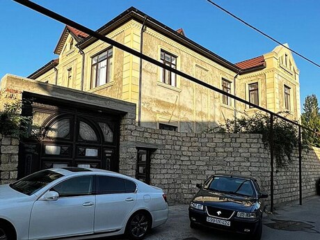 6 otaqlı həyət evi/bağ evi - Bakıxanov q. - 500 m²