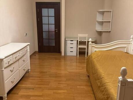4 otaqlı yeni tikili - 28 May m. - 186 m²