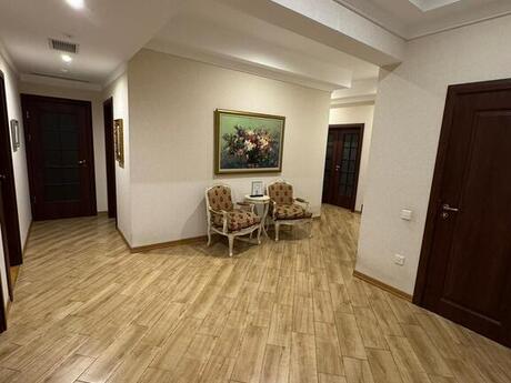 4 otaqlı yeni tikili - 28 May m. - 186 m²