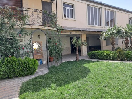 8 otaqlı həyət evi/bağ evi - Bakıxanov q. - 450 m²