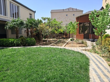 8 otaqlı həyət evi/bağ evi - Bakıxanov q. - 450 m²