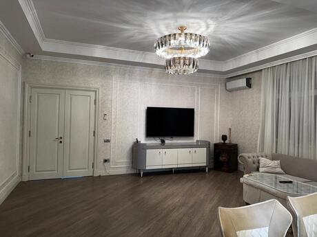 6 otaqlı həyət evi/bağ evi - Şağan q. - 200 m²