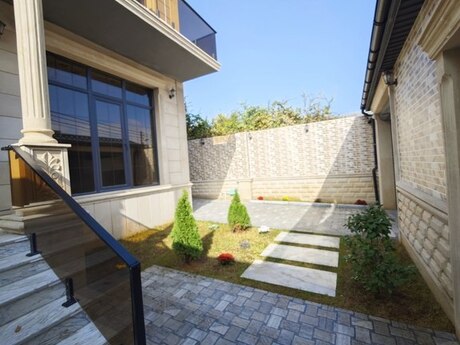 5 otaqlı həyət evi/bağ evi - Qaraçuxur q. - 200 m²
