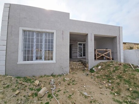 4 otaqlı həyət evi/bağ evi - Novxanı q. - 140 m²