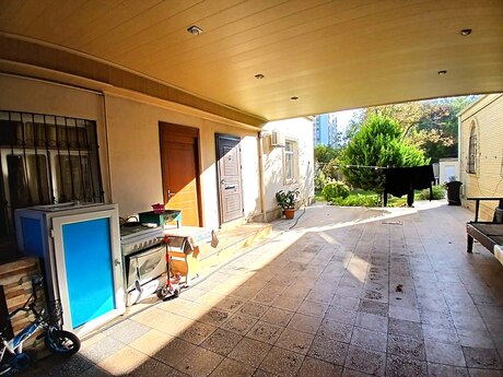 6 otaqlı həyət evi/bağ evi - Qara Qarayev m. - 150 m²