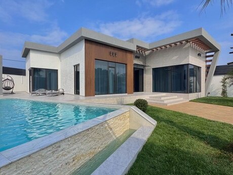 5 otaqlı həyət evi/bağ evi - Mərdəkan q. - 260 m²