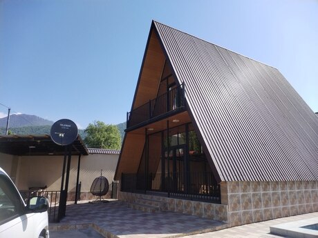 8 otaqlı həyət evi/bağ evi - Qəbələ - 220 m²