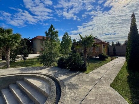 6 otaqlı həyət evi/bağ evi - Buzovna q. - 600 m²
