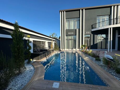 5 otaqlı həyət evi/bağ evi - Şüvəlan q. - 200 m²