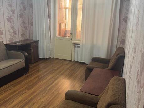 3 otaqlı köhnə tikili - Elmlər Akademiyası m. - 70 m²