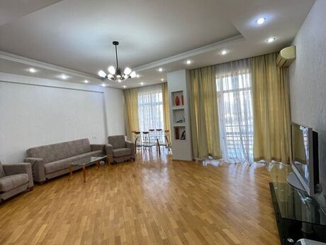 Аренда: 3-комнатная квартира, 150 м², 28 May: 1 100 ₼/мес 2