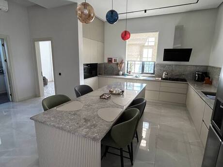 5 otaqlı həyət evi/bağ evi - Albalılıq q. - 600 m²