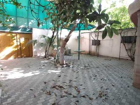 9 otaqlı həyət evi/bağ evi - Gənclik m. - 350 m²