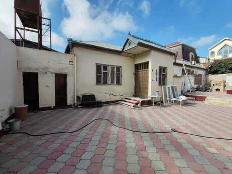 8 otaqlı həyət evi/bağ evi - Nəsimi m. - 200 m²