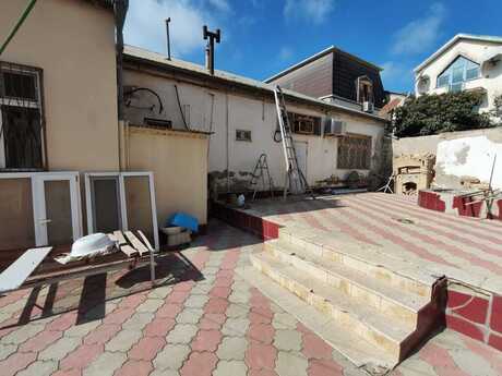 8 otaqlı həyət evi/bağ evi - Nəsimi m. - 200 m²
