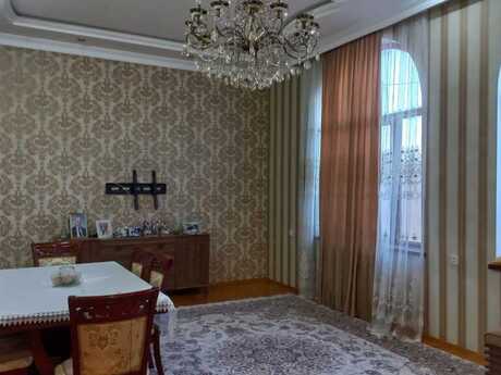 7 otaqlı həyət evi/bağ evi - Novxanı q. - 380 m²