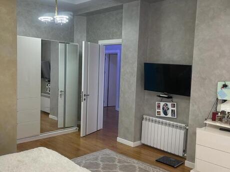 3-room apartment for rent, 120 m², Nizami: 2 000 ₼/mo 3