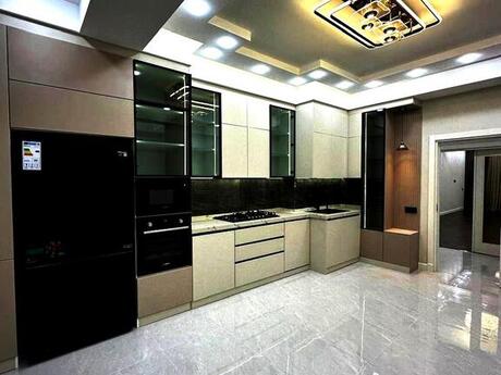 Объявление №5632083 - Баку, м. Элмляр Академиясы, 3-комн., 172 м², 5/18 этаж