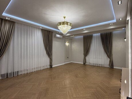 3-комн. новостройка - м. 28 мая - 132 м²