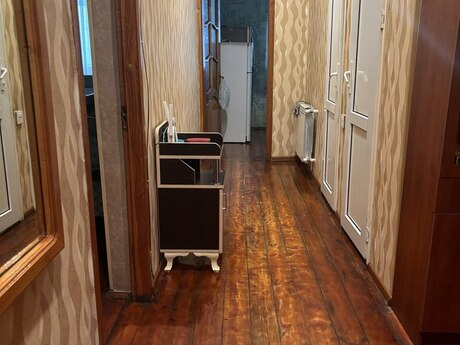 4 otaqlı həyət evi/bağ evi - Qaraçuxur q. - 175 m²