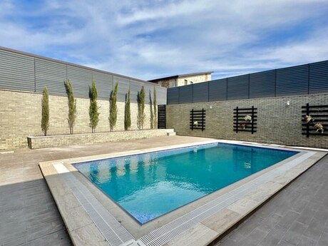 House with Garden, Villa For Sale