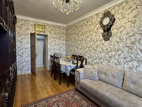 3 otaqlı köhnə tikili - Bakıxanov q. - 70 m²