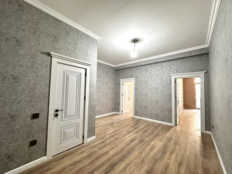 2-комн. новостройка - м. 28 мая - 80 м²