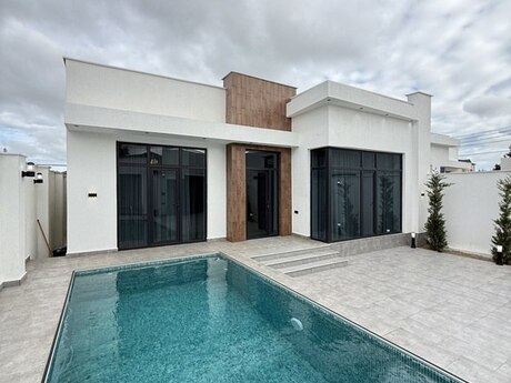 4 otaqlı həyət evi/bağ evi - Şüvəlan q. - 155 m²