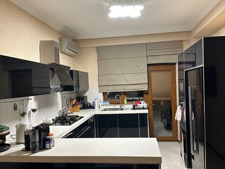 4 otaqlı yeni tikili - 28 May m. - 190 m²