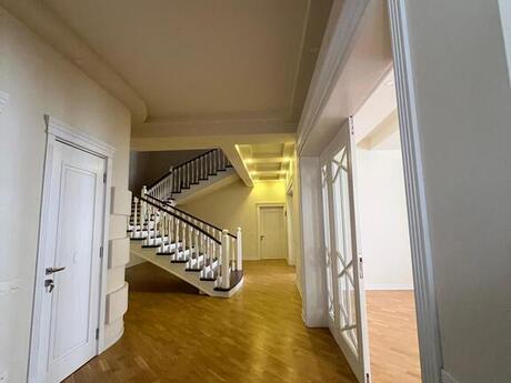 6 otaqlı həyət evi/bağ evi - Səbail r. - 450 m²