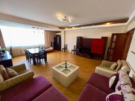 Elan №5635547 - Bakı, Gənclik m., 4 otaqlı, 182 m², 16/17 mərtəbə