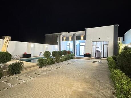 4 otaqlı həyət evi/bağ evi - Şüvəlan q. - 170 m²