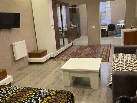 7 otaqlı həyət evi/bağ evi - Mərdəkan q. - 347 m²