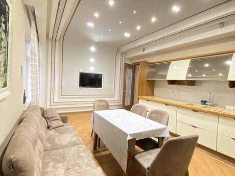 3-комн. новостройка - м. 8 ноября - 145 м²