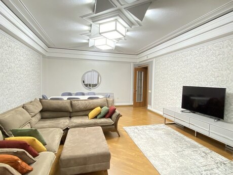 Elan №5638366 - Bakı, 8 Noyabr m., 3 otaqlı, 145 m², 3/17 mərtəbə
