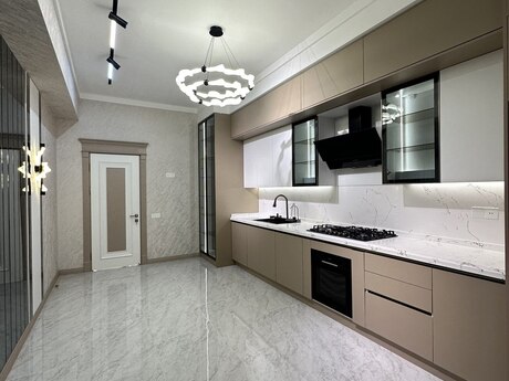 4 otaqlı yeni tikili - 28 May m. - 195 m²