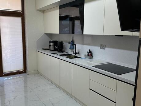 4 otaqlı yeni tikili - Ağ şəhər q. - 135 m²