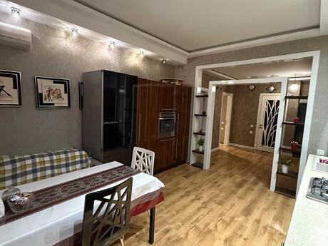 3 otaqlı yeni tikili - İnşaatçılar m. - 134 m²