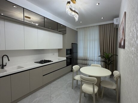 4 otaqlı yeni tikili - 8 Noyabr m. - 160 m²