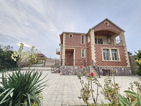 5 otaqlı həyət evi/bağ evi - Novxanı q. - 190 m²