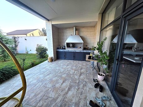 8 otaqlı həyət evi/bağ evi - Badamdar q. - 400 m²
