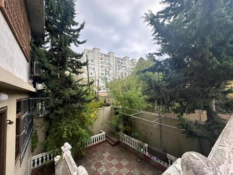 Объявление №5641783 - Баку, м. Кара Караев, 5-комн., 160 м², 1/5 этаж
