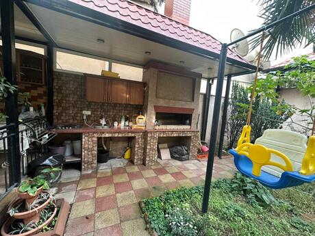 5 otaqlı həyət evi/bağ evi - Qara Qarayev m. - 250 m²