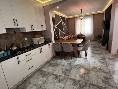 5 otaqlı həyət evi/bağ evi - Mərdəkan q. - 180 m²