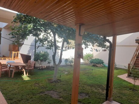 6 otaqlı həyət evi/bağ evi - Gənclik m. - 550 m²