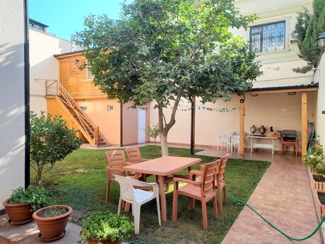 6 otaqlı həyət evi/bağ evi - Gənclik m. - 550 m²