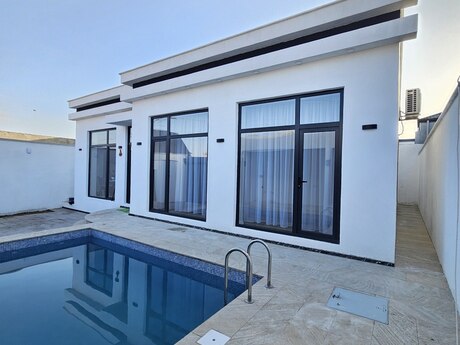 4 otaqlı həyət evi/bağ evi - Şüvəlan q. - 140 m²