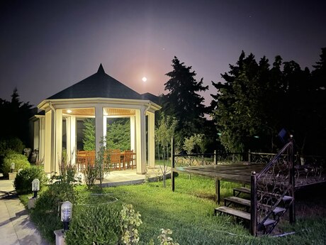 6 otaqlı həyət evi/bağ evi - Novxanı q. - 600 m²