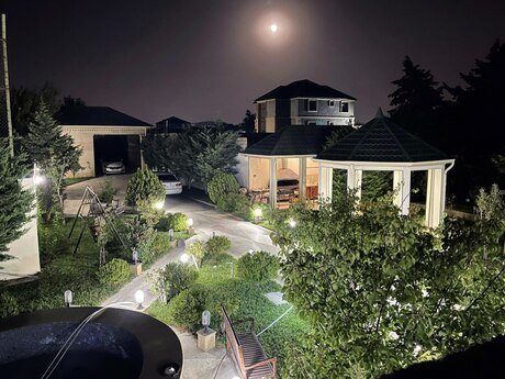6 otaqlı həyət evi/bağ evi - Novxanı q. - 600 m²